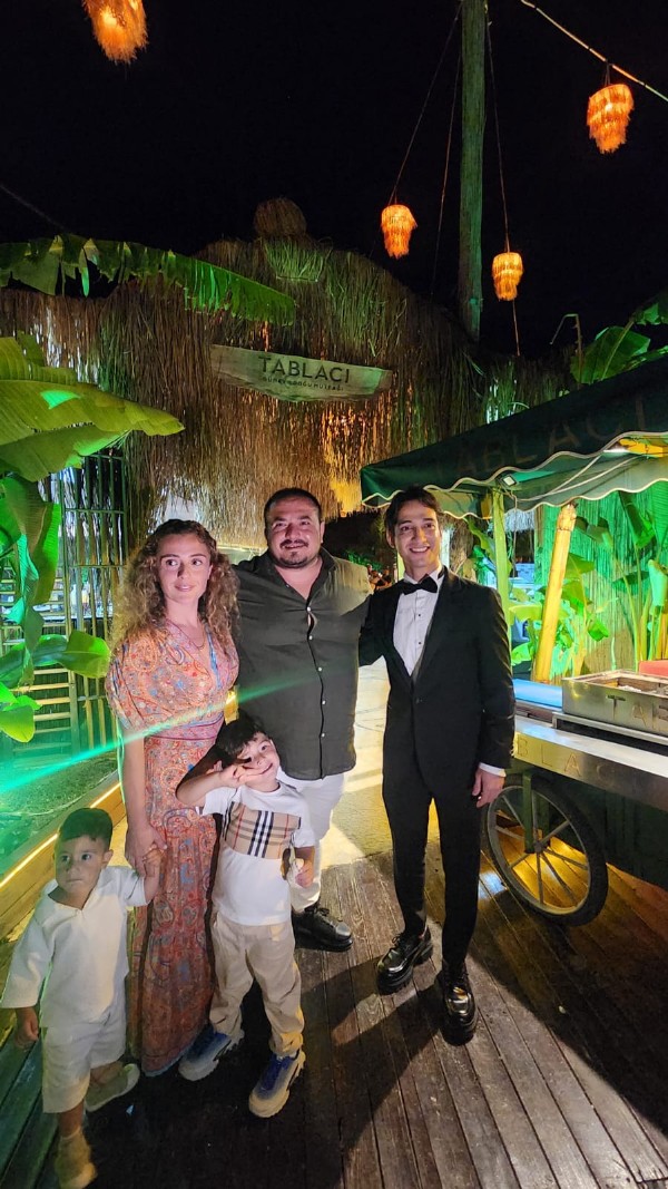 Şahin Kendirici Bayramın İlk Gününde Alaçatı’da Sahne Aldı